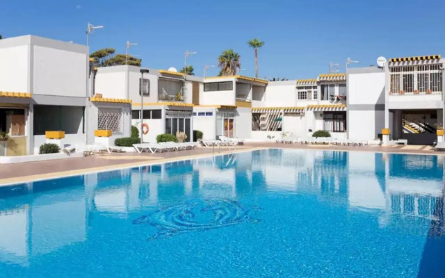 Aquamarine Marfil - Sun and pool