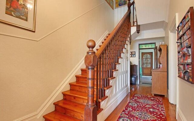 Hillcrest Manor Guesthouse