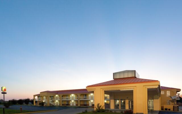 Super 8 By Wyndham Madison/Ridgeland Area