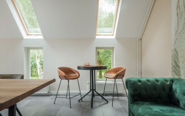 Large fully renovated farmhouse with indoor Swim spa and Sauna