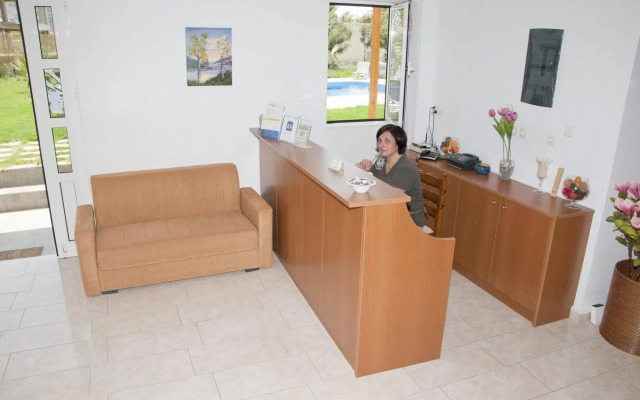 Manolis Apartments