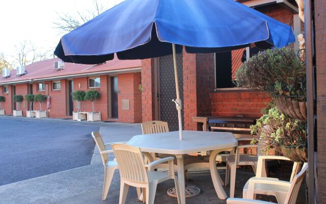 AAt 28 Goldsmith Motel