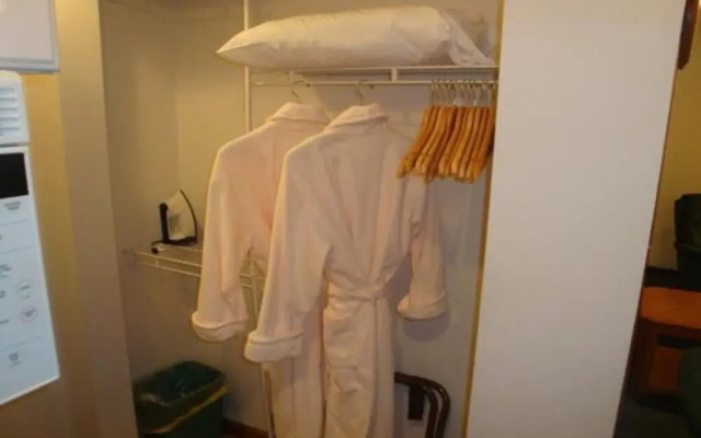 Maple Leaf Inn - Lake Placid