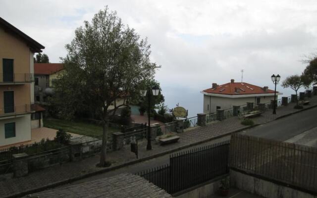 Mira Amalfi