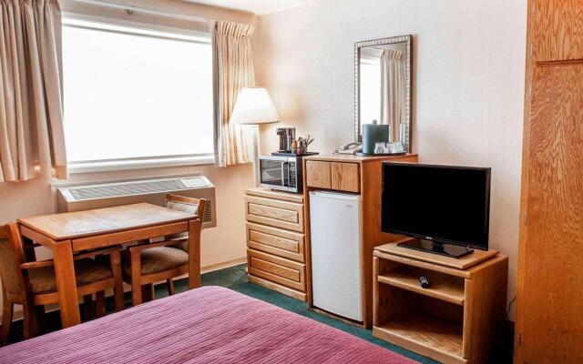 Quality Inn & Suites Bremerton near Naval Shipyard