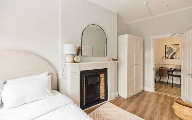 The Hammersmith Escape - Alluring 5bdr Flat