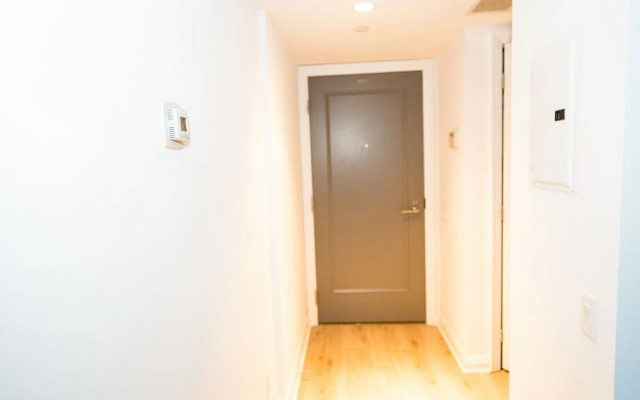 Executive Class, Downtown Luxury Condo @ Yorkville