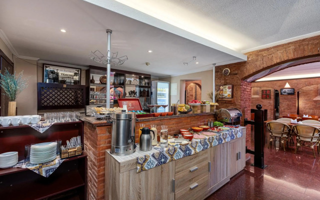 Hotel Sharden