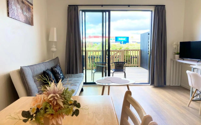 Stunning Townhouse - Walking to Botany Shopping Center