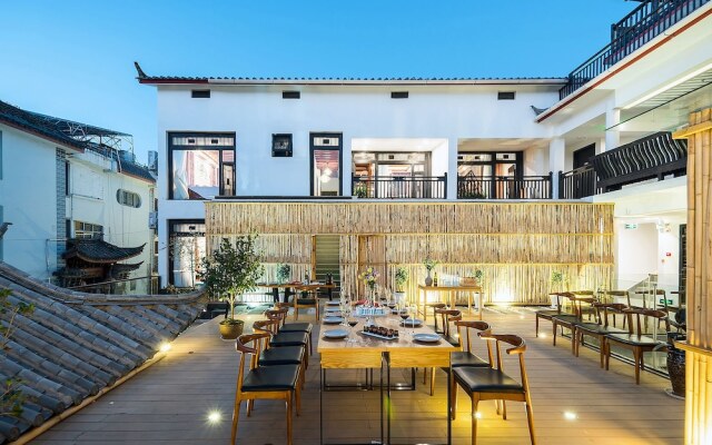Lijiang Gemmer Hotel