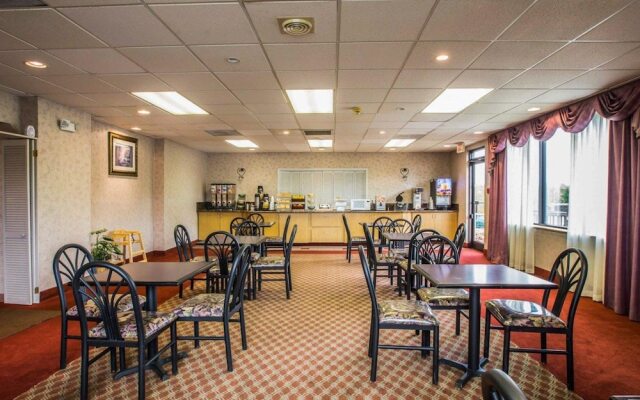 Econo Lodge Pilot Mountain