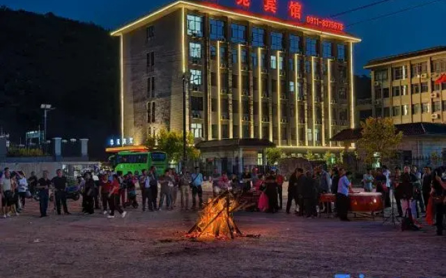 Yichuan Xueyuan Hotel
