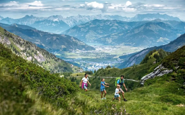 Superb Alpine Lodges Zell am See 6-8pax