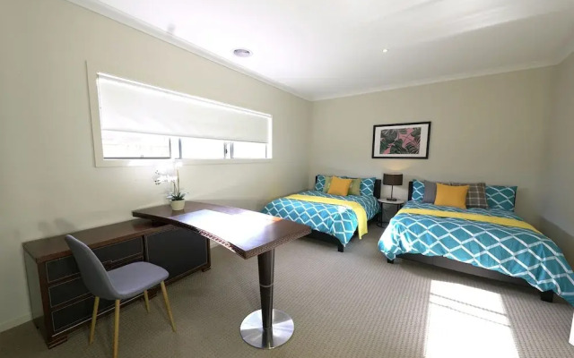 Modern 6BRM House Big Group at Pakenham