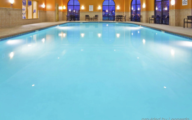 Holiday Inn Express Hotel and Suites Nashville-Opryland by IHG