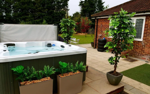 Deluxe 4/5 Bed Hot Tub Cinema Room 15