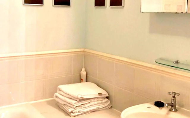 Dressmakers Salon - Unique 3 Bedroom in Gothic Villa