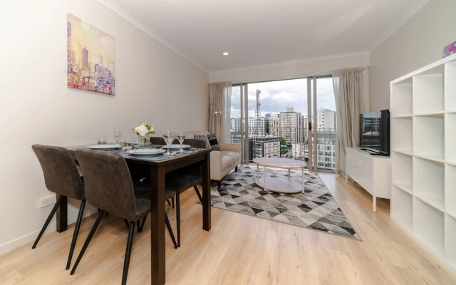 Warm & Cosy Two-Bedroom Apartment in CBD