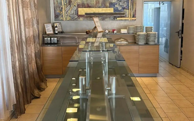 Golden City Hotel