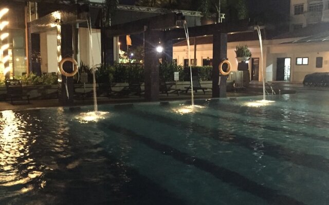 CMK and Private Water Chalet