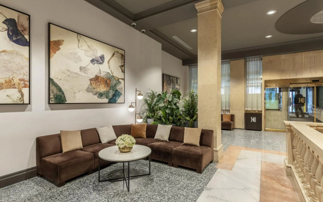 One King West Hotel & Residence