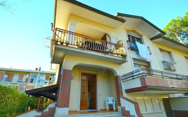 Modern Holiday Home in Massa with Garden