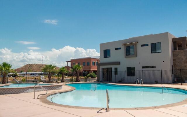 Poolside Perfection - Close to Zion