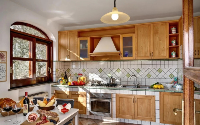 Tulipano - A Charming and Peaceful Hillside Villa With Lovely Views