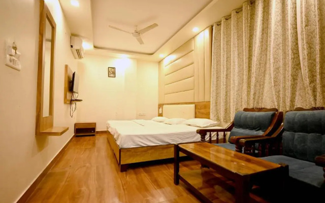 OYO 17284 Hotel Vrindavan Palace