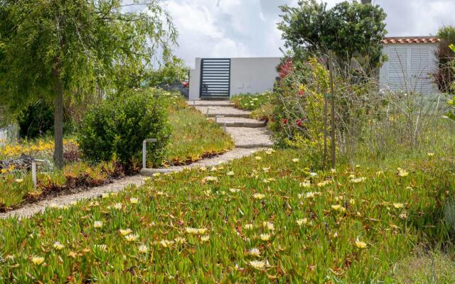 Oceanview Cliff Retreat