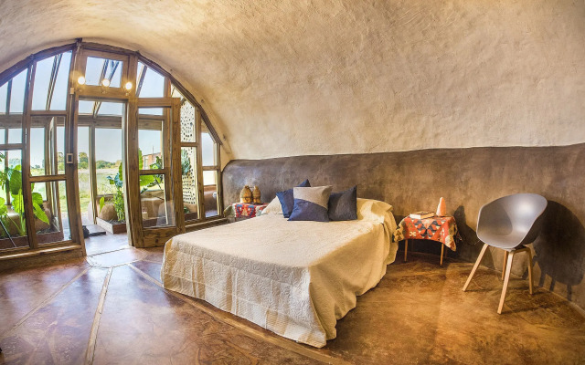 Caliu Earthship Ecolodge