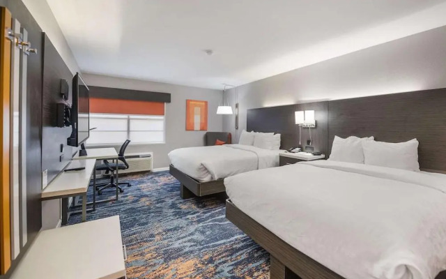 Clarion Pointe Marshall