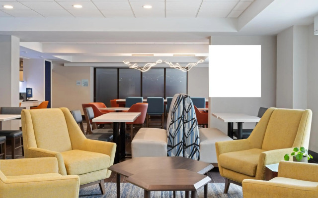 Holiday Inn Express & Suites Cincinnati Riverfront by IHG