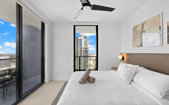 Luxury 45th-Floor Condo with City Views