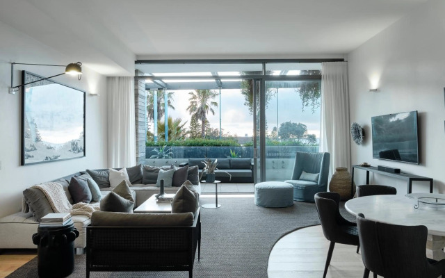 Luxury Bondi Beachside Apartment - Pacific
