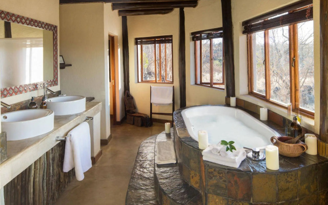 Royal Madikwe Game Lodge