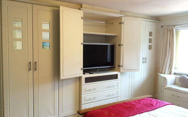 OYO Oakcroft Guest House Manchester Airport