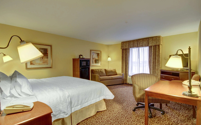 Hampton Inn & Suites Alexandria