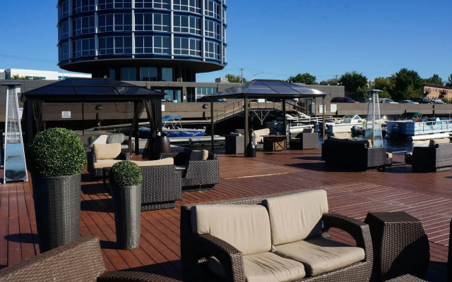 Clarion Lakeside Inn & Conference Centre