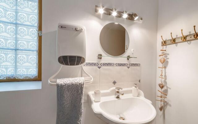 Cosy House With Spectacular Views and Private Pool