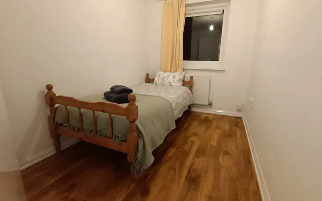 House - Sleeps 5 & Close to Peak District