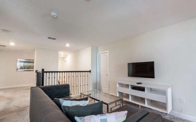 INTerlocking Drive Villa Champions Gate 2