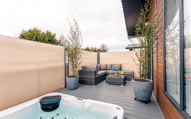 Bluebell Lodge with Hot Tub