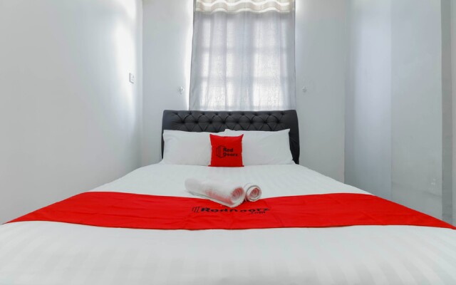 RedDoorz Plus near Batam City Square