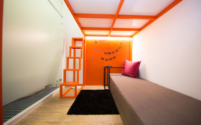 SleepBox Hotel - Ximen