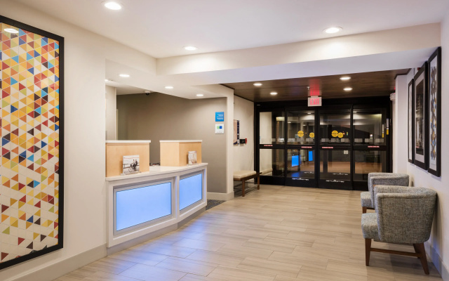 Holiday Inn Express Warrenton by IHG