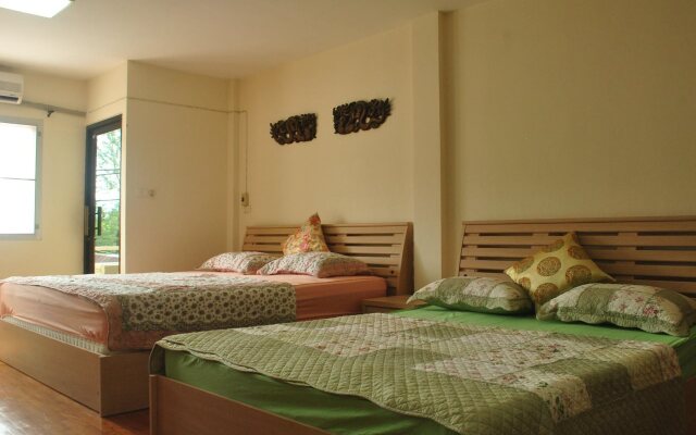 Lemongrass Guesthouse and Cafe