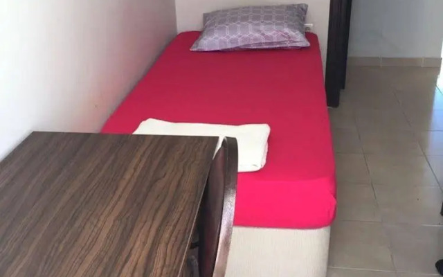 Zoviya Hill White Apart