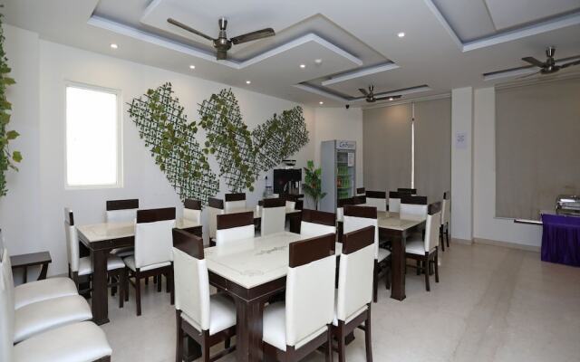 OYO 9532 Hotel Q-Cent