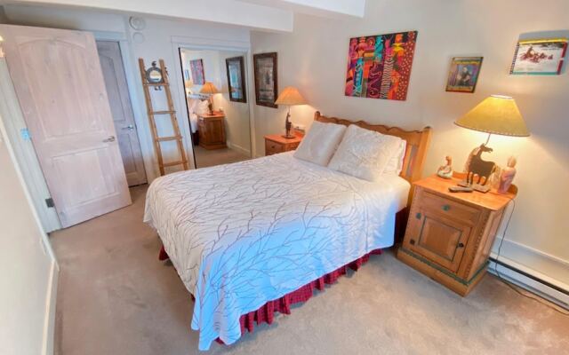 #010 Vail International